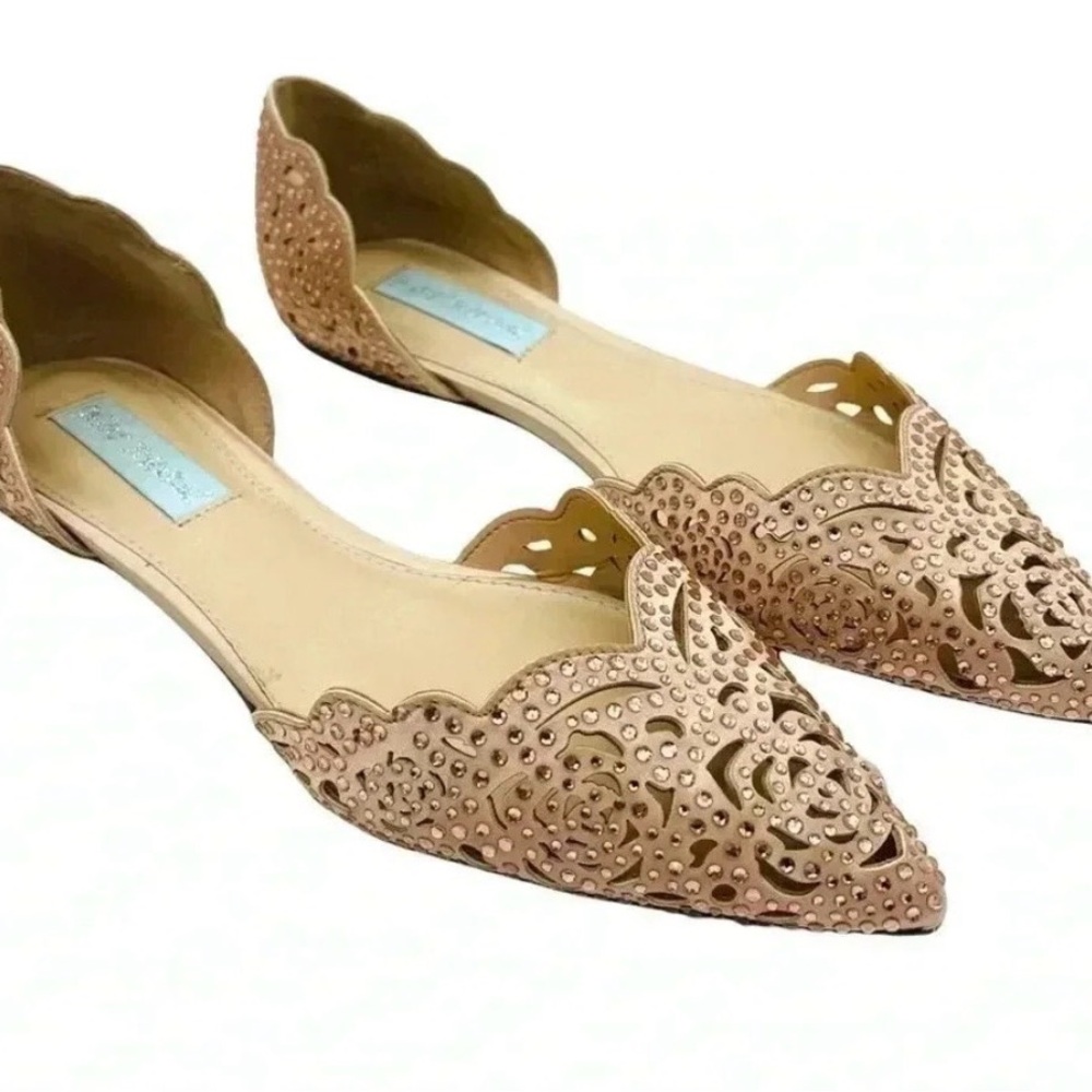 Betsey Johnson Elegant Tan Champagne Pointed Toe Flats size 8.5